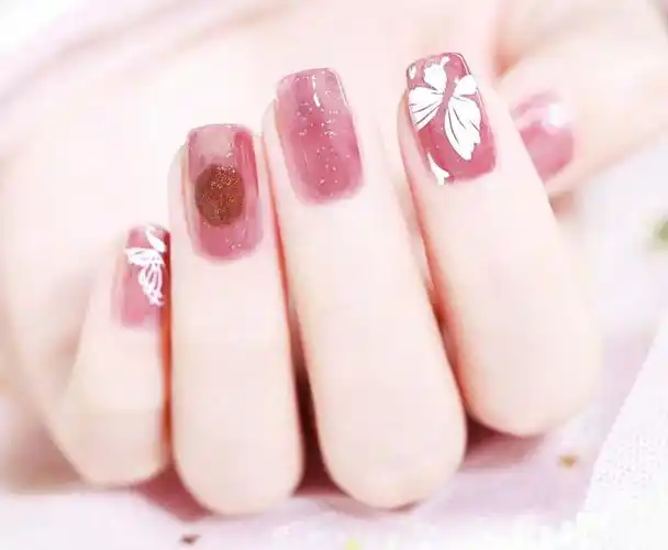 2021最新款显白蝴蝶手绘美甲 【图】