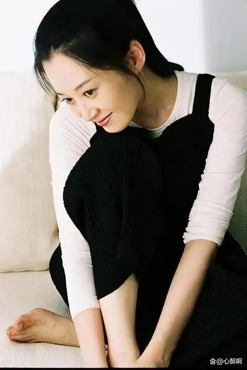 魅力女神许晴才华与颜值兼备越老越迷人现54岁仍单身