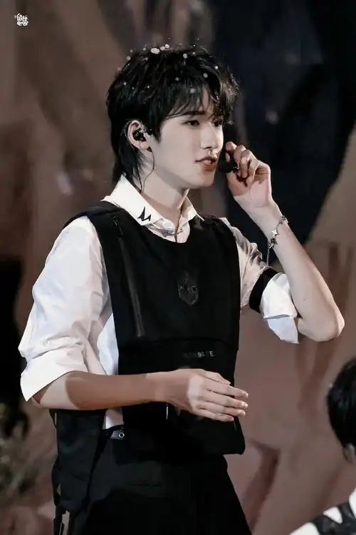 不设限毕业礼##宋亚轩不设限毕业礼##时代少年团舞台真的燃起来了