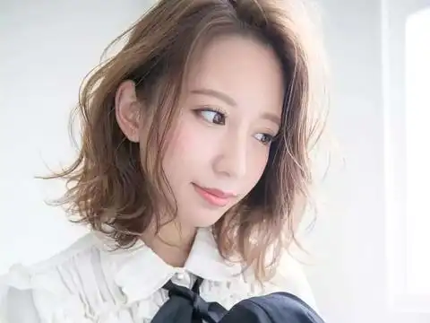 小个子女生远离这四款显矮的发型,第一显胖,第三显矮,莫踩雷