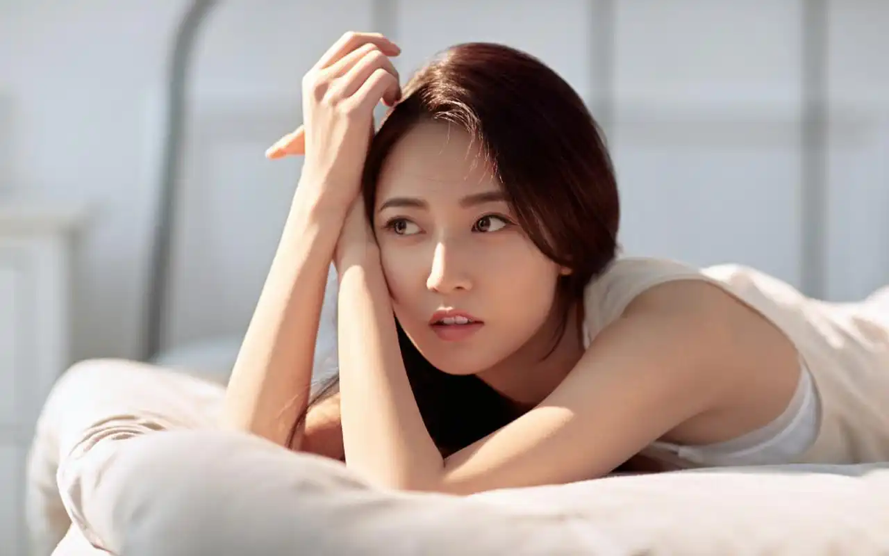 陈钰琪性感慵懒写真桌面壁纸