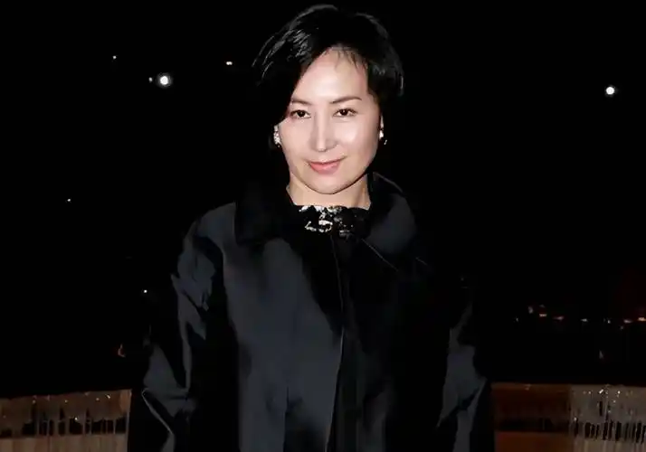 赌王之女何超琼惊艳亮相!