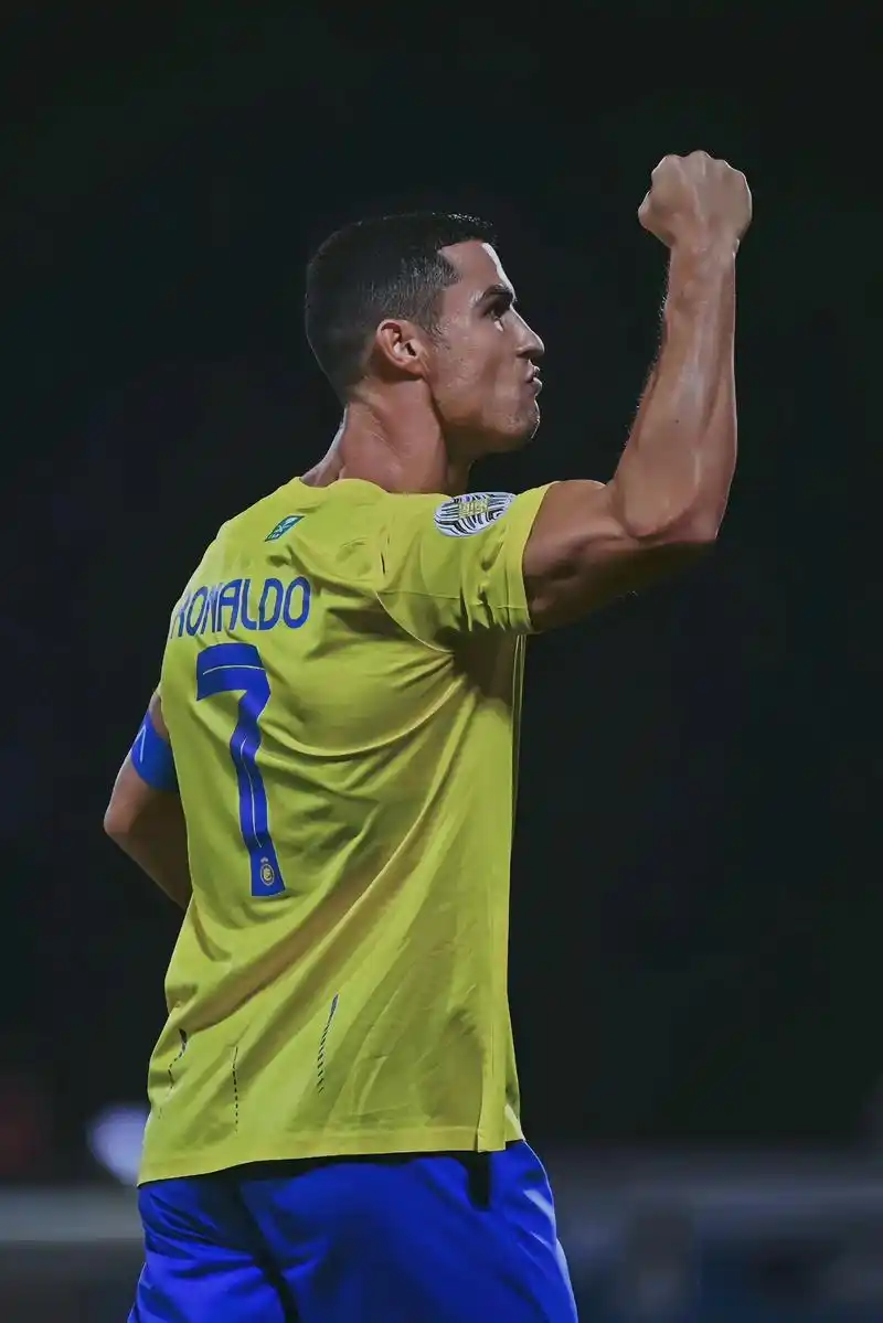 c罗双响起舞庆祝,两球被吹大度让点>#c罗>#沙特联赛>#点球>#梅开二度>