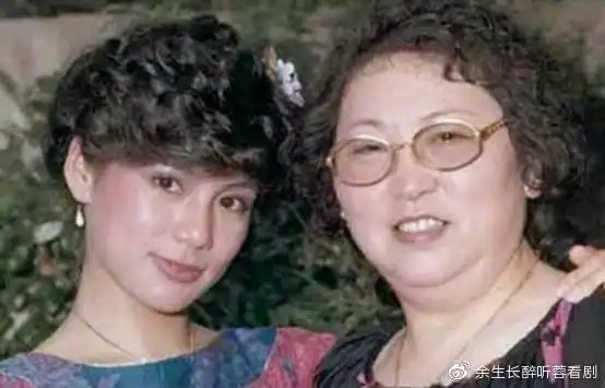 为什么凶手翁美玲穿着红袍在房子里锡纸为什么凶手沈殿霞