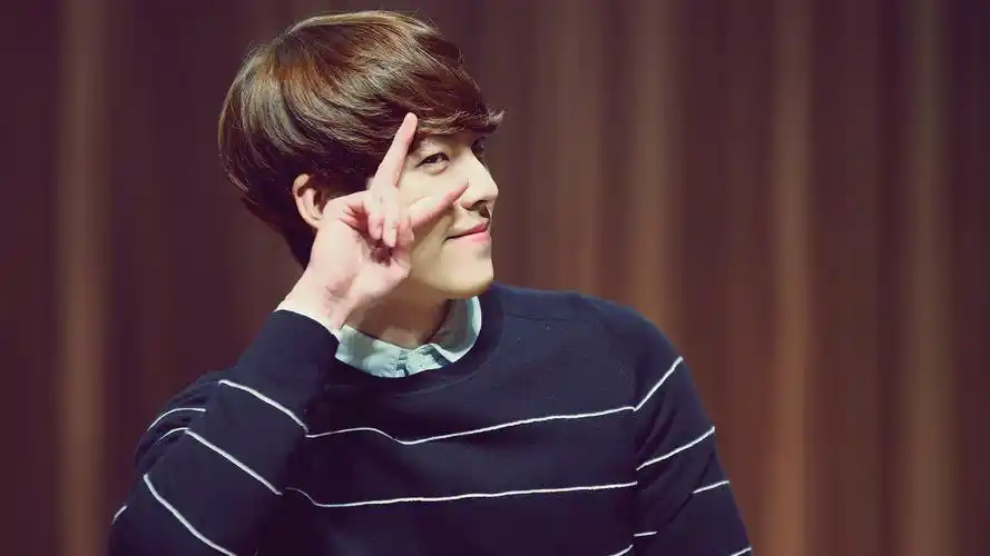 韩国帅哥金宇彬高清电脑桌面壁纸图片