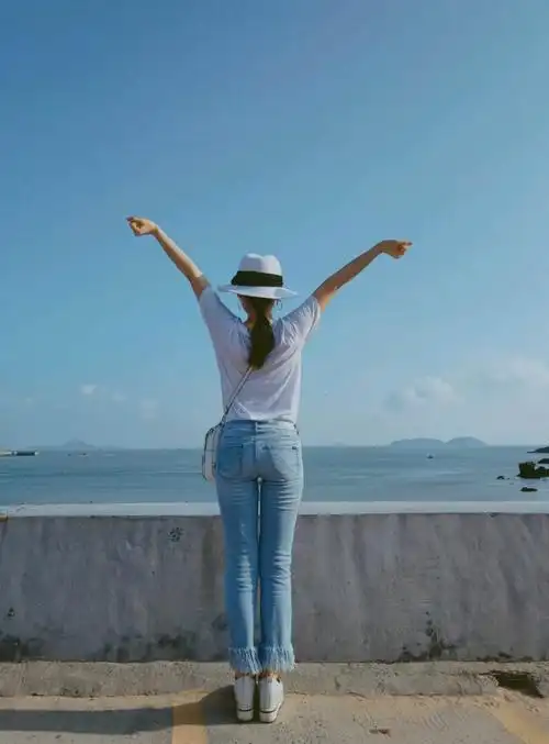 国庆拍照必备姿势,跟着8个姿势这样摆,拍照点赞多起来