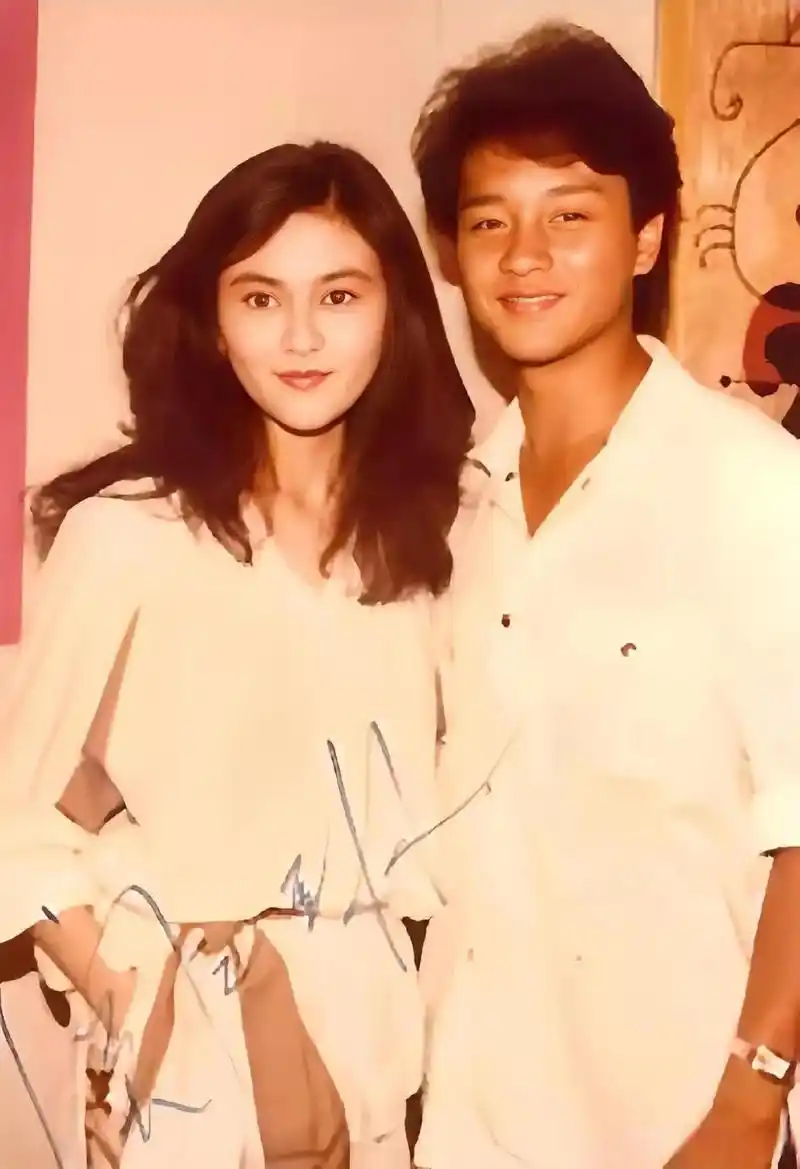 那时的关之琳和张国荣,真是一对亮眼的搭配