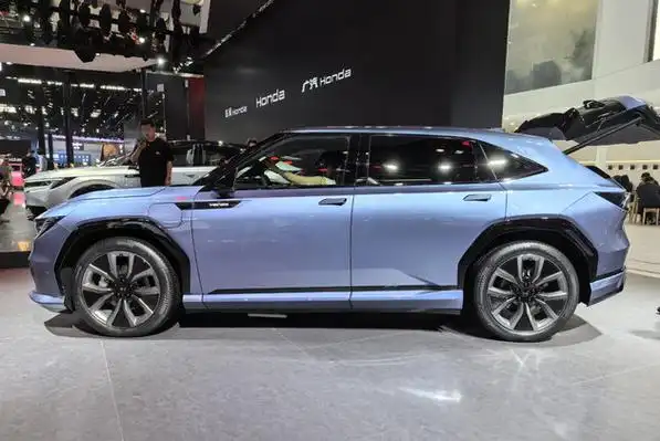 已经无法与任何现有的本田燃油车进行联想,毕竟这款新车用了完全不同