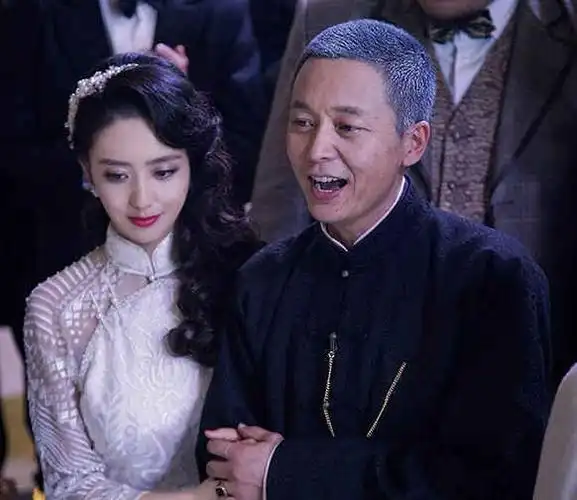 刘奕君的前妻名叫吕梓媛,是一名企业的高级白领.