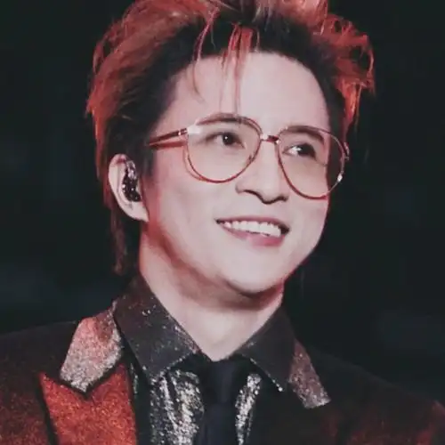 dt/林乐 薛之谦精修头像 拿图点赞收藏,喜欢关注 二传别抹名感恩