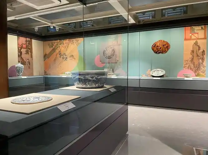 雅昌现场景德镇御窑遗址出土的99件明代瓷器在恭王府首座恒温恒湿的