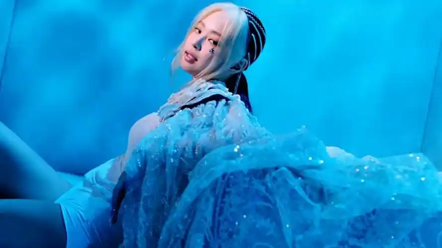 jennie真的自带酷拽感