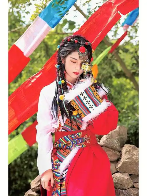 高温战士40度下来一组色彩浓郁的藏袍写真