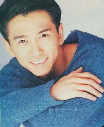 他曾是港剧中让人情深根种的小生, 生活中却是滥情的渣男!