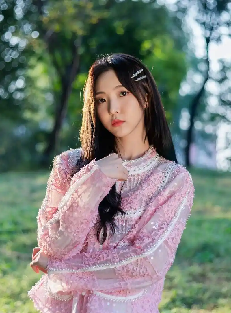 郑乃馨写真#手机壁纸#电脑壁纸#郑乃馨 郑乃馨:"该相逢的人 - 抖音