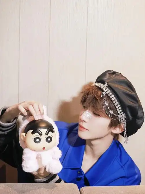 刘宇黑色贝雷帽#刘宇最新图片更新9615人比玩偶可爱系列!