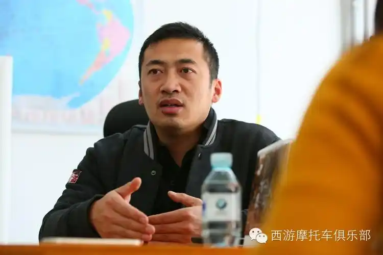 人物型男骑行官张玮一个豪气爽朗的硬汉