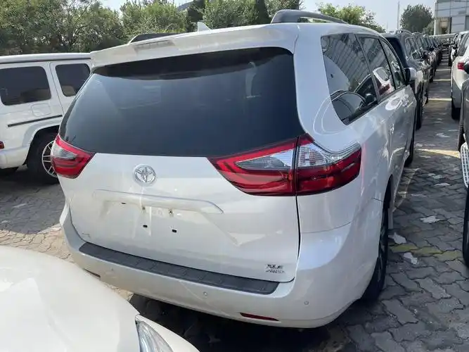 2021款丰田塞纳四驱2.5l油混版国六现车