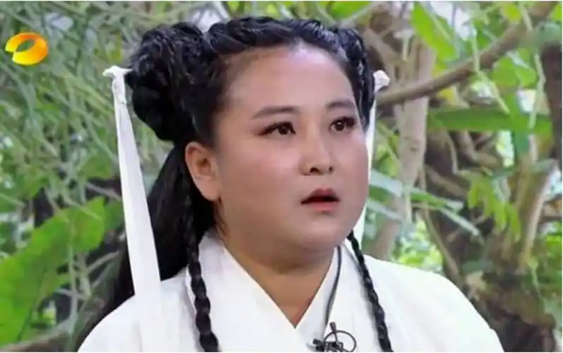 贾玲瘦成瓜子脸美过范冰冰!可她却说:我怕观众不喜欢我了..._凤凰财经