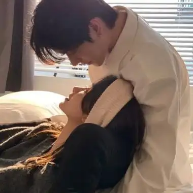 ins真人恩爱kiss情头我的心都碎_情侣头像_我要个性网