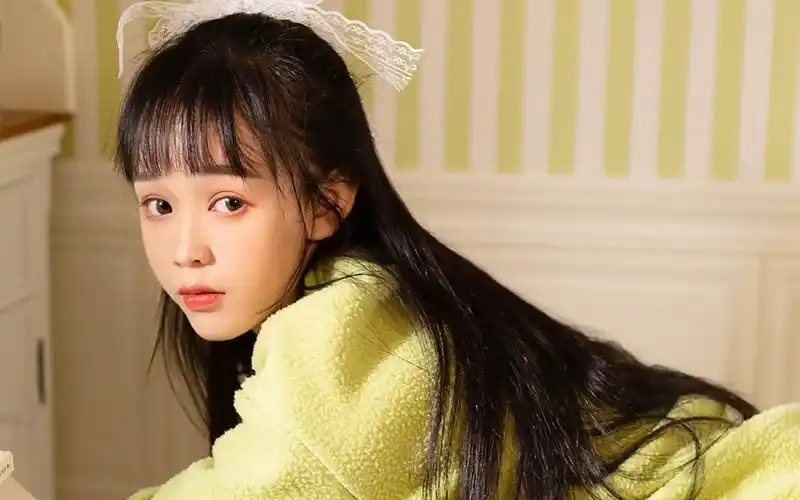 清纯邻家女孩居家休闲甜美可爱私房写真