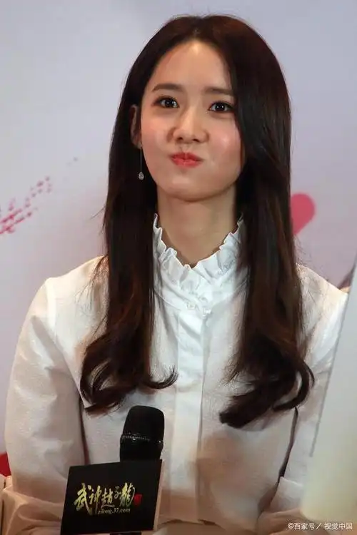 有种"素颜女神"女神叫林允儿,当看到她的近照,网友:实至名归