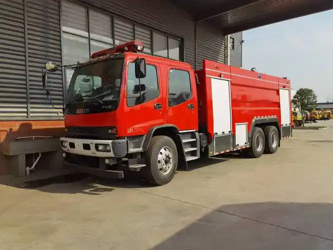 五十铃15吨后双桥消防车出口型五十铃水罐消防车