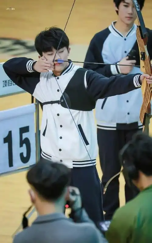 时代少年团射箭好帅#马嘉祺射箭十环!太厉害了吧!