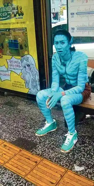 李光洙变身阿凡达等公交车引路人大笑