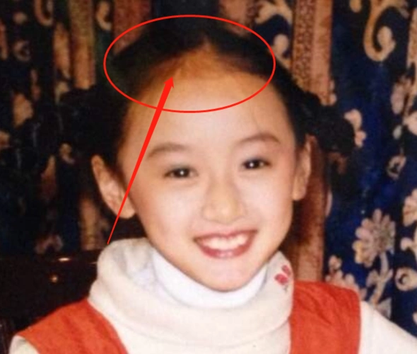 袁冰妍为何一直都是刘海造型看了她的童年照就明白了