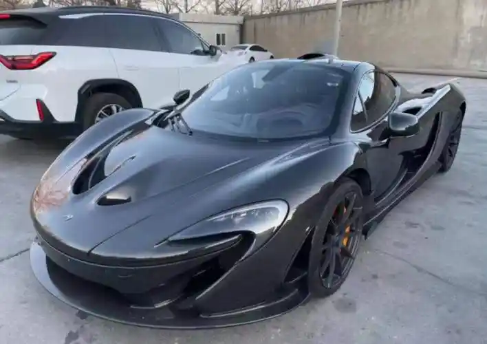 在转手卖出时可以当成准新车,所以路上很多超级跑车都挂着临时车牌