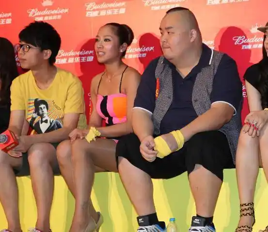 "黑珍珠"惊现大悦城百威选秀比赛现场,震撼全场!