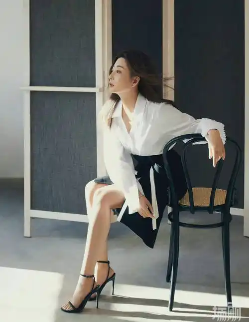 已过40岁的殷桃被粉丝称为冻龄身材她又是如何做到的呢