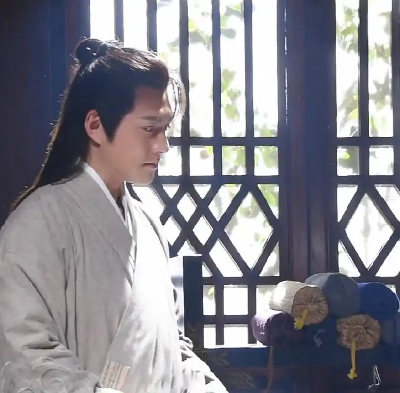 早前,在电视剧《鲲鹏与蝴蝶》的发布会上,严屹宽表示:"幸运能够出演庄