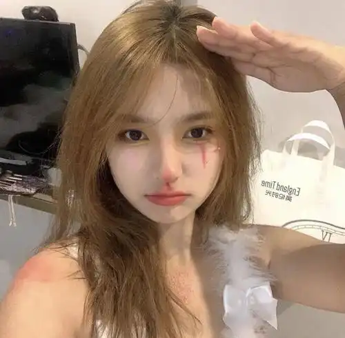 女生头像丨大家都是汉堡包_自拍