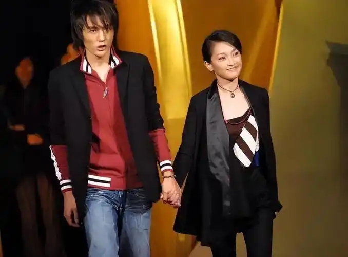 两任"初恋",扑朔迷离