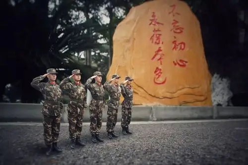 武警老兵拍摄创意照片纪念军旅生活请为我们自己打call