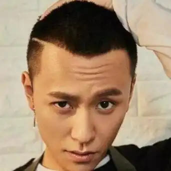 m型发际线适合的发型,短发图片