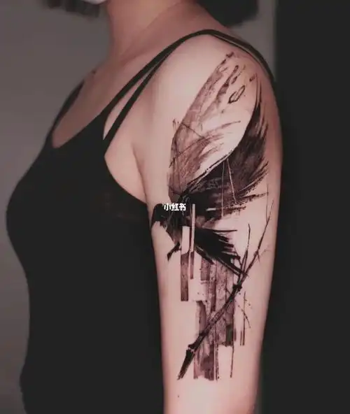 7421six丨大臂暗黑抽象乌鸦纹身