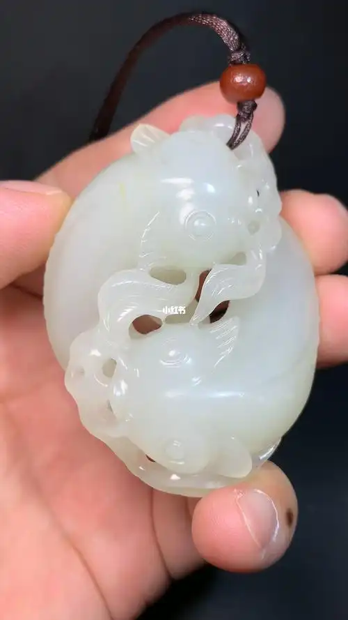 古玉老玉和田玉籽料连年有余手把件