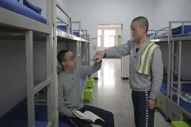 进了监狱就放心了