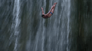 波黑古城上演年度瀑布跳水赛 本土选手夺冠_zaker图文_看看新闻