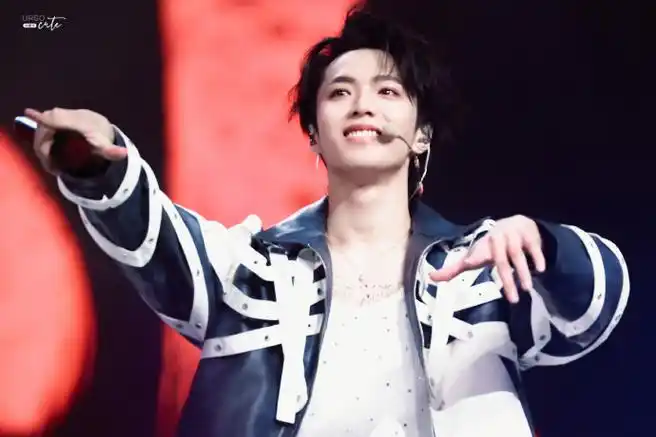 刘耀文叁重楼暨出道四周年演唱会