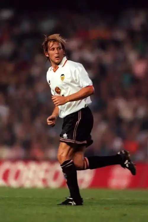 英雄谱横扫巴萨斩皇马白衣蝠王门迭塔