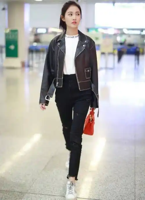 陈钰琪穿西装裙超a,却被靴子意外抢镜,普通人驾驭不了!