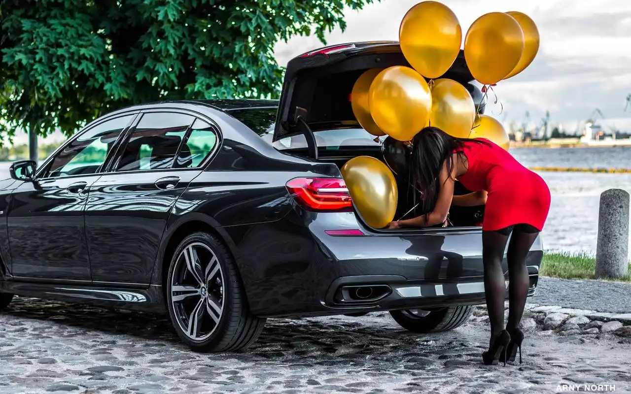 精美名车美女模特写真桌面壁纸图片