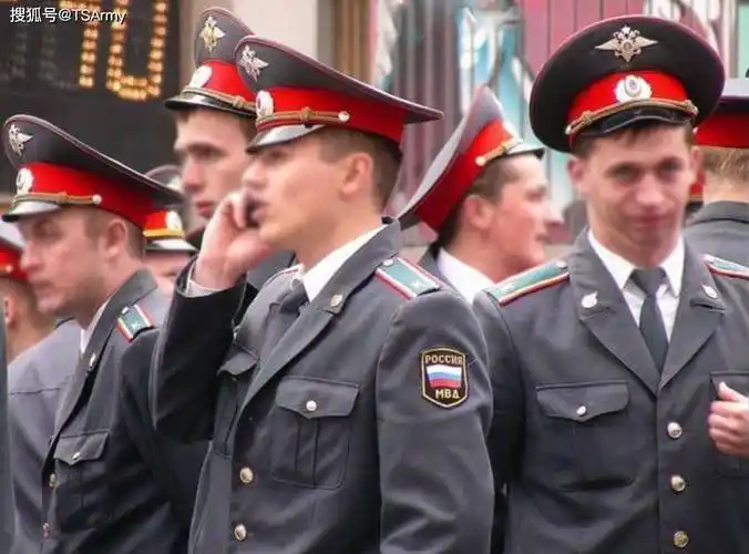 盘点世界不同国家的警察大檐帽,德国的还是那么大气_黑色_款式_帽子