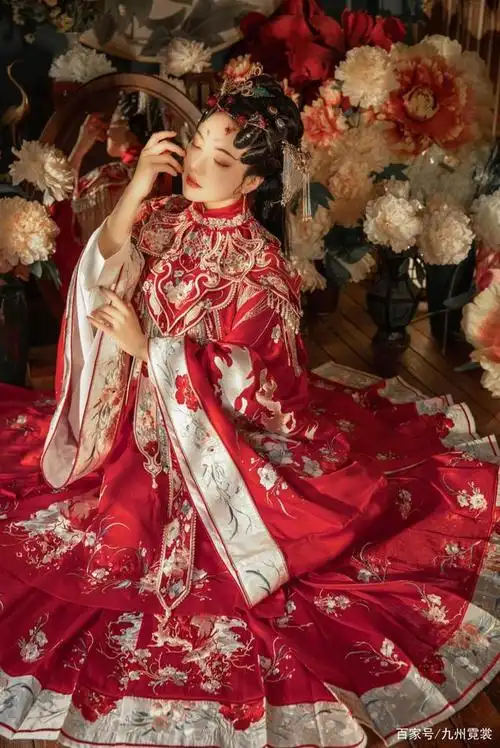 华丽大气的重工汉服,奢华气质十足,让你感受金钱的气息