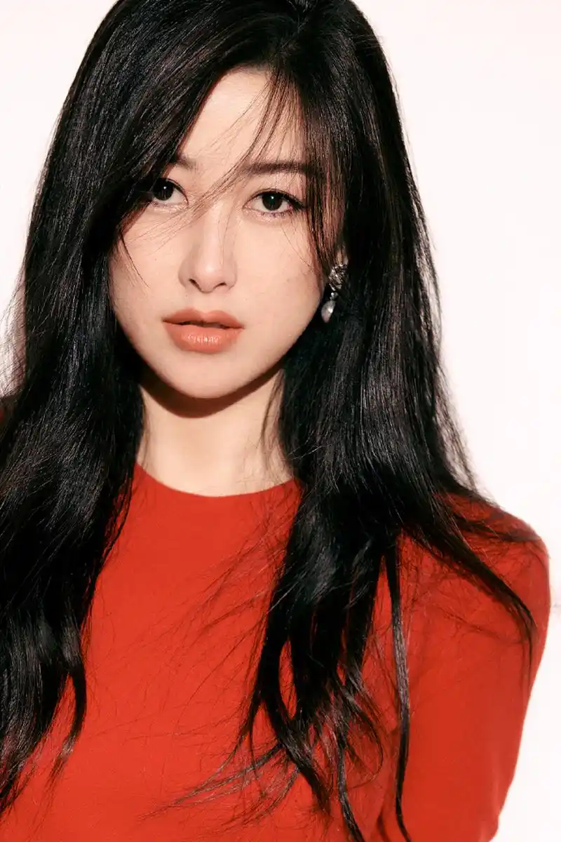 朱珠在乘风破浪的舞台上真的太美了,身材凹凸有致