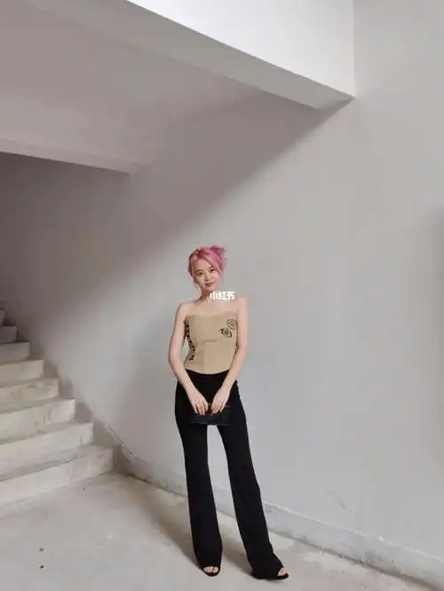 易梦玲式穿搭155小个子穿搭粉色头发